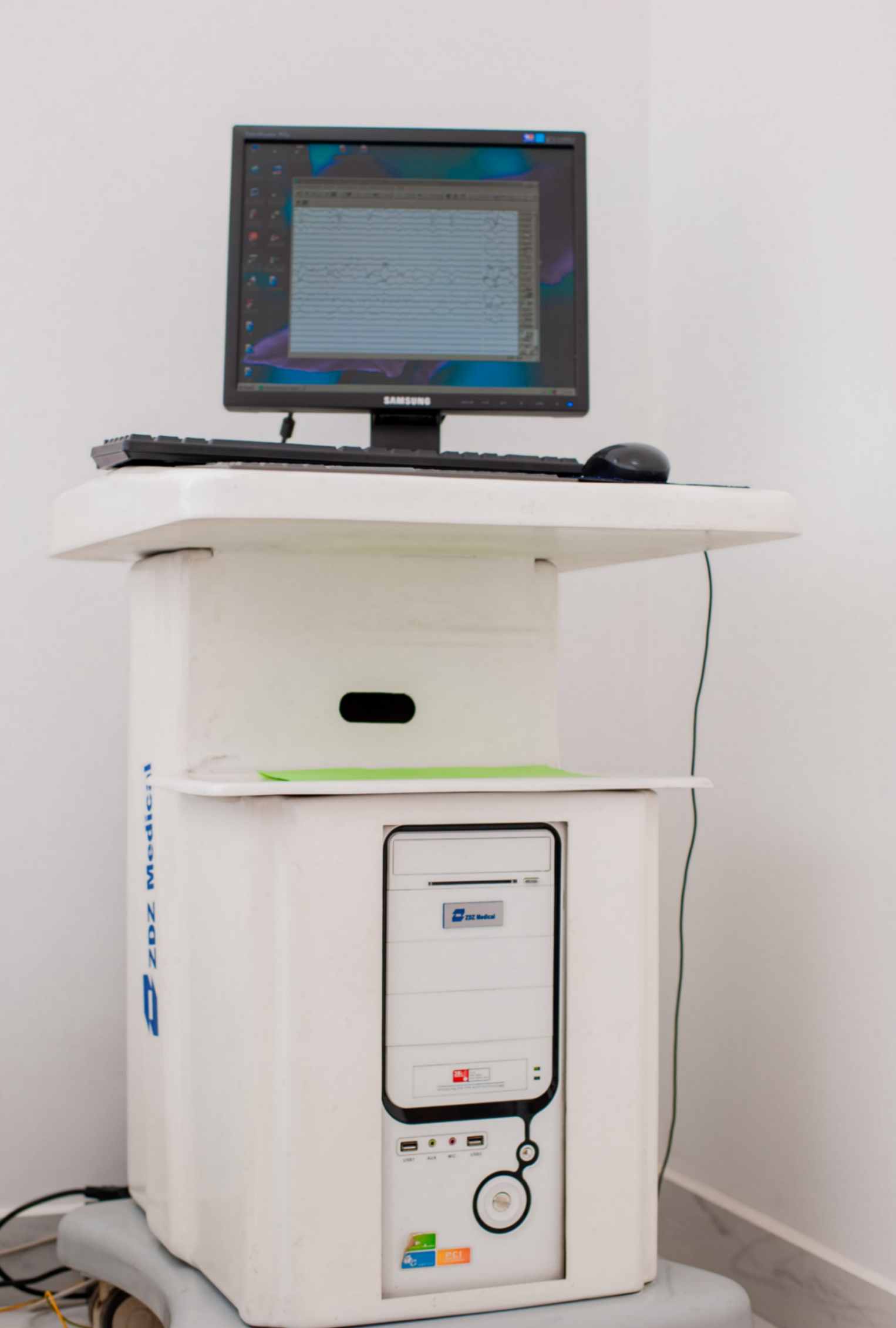 Appareil pour électroencéphalographie.