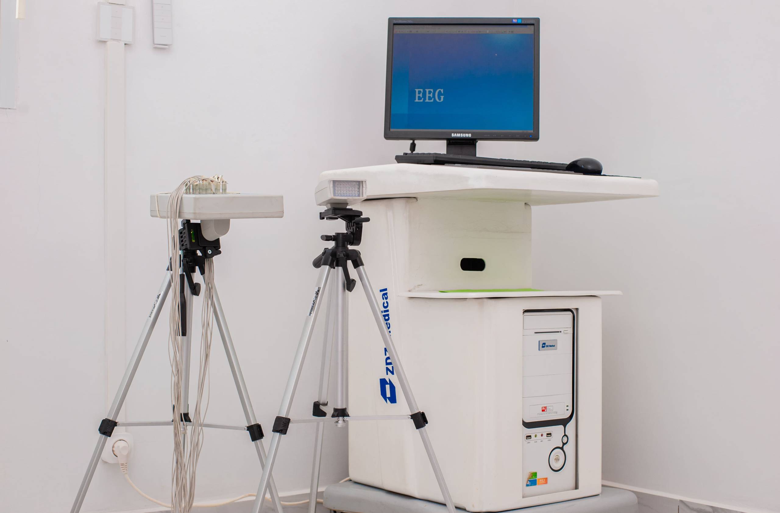 Équipement médical EEG électroencéphalographe numérique EEG machine.