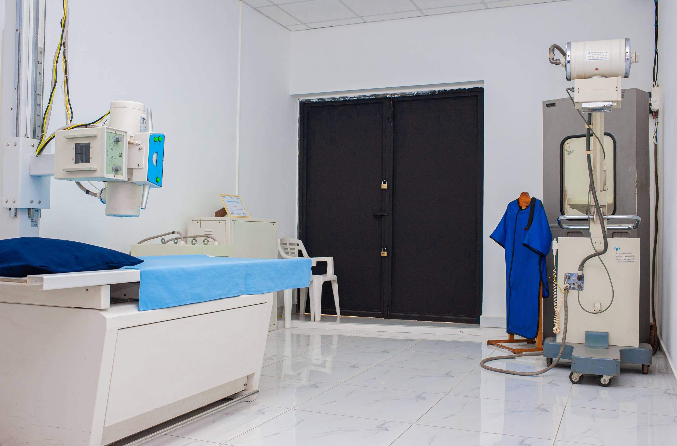 Salle de radiographie moderne chez HEALTH LABO.